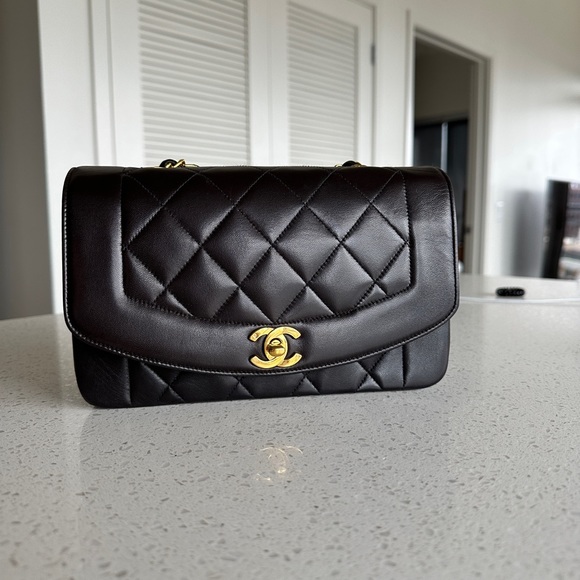 SOLD Vintage Chanel small diana lambskin bag - Picture 1 of 11